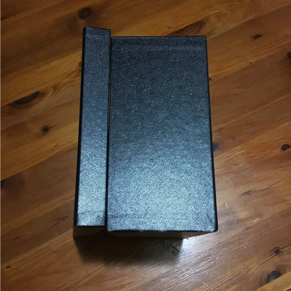 CHANEL EMPTY BOX W/2 NEW DUST BAGS SOME TISSUE BOOK-FINAL PRICE - Picture 4 of 16